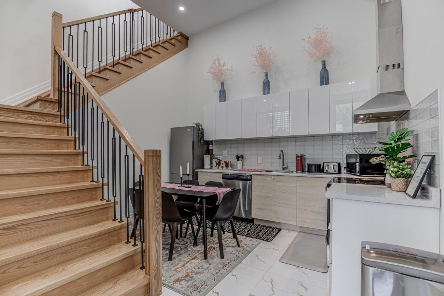 Modern City Living -Newly Built Toronto Exterior photo